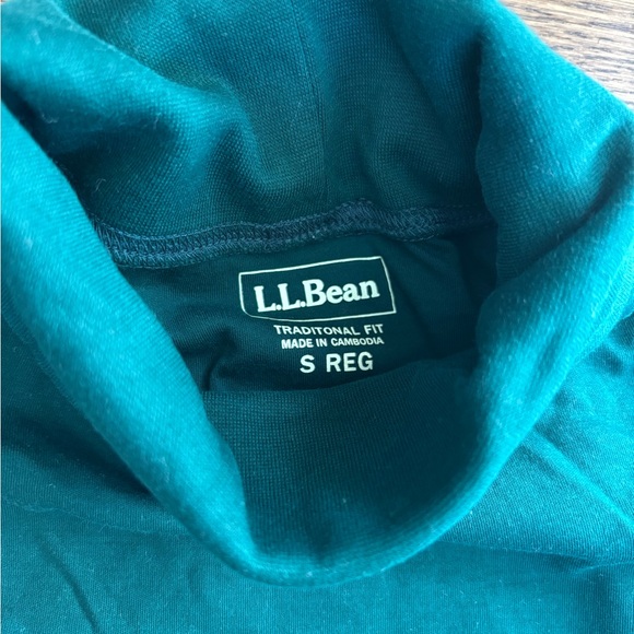 L.L. Bean Women’s Green Basic Turtleneck size Small - Picture 2 of 4